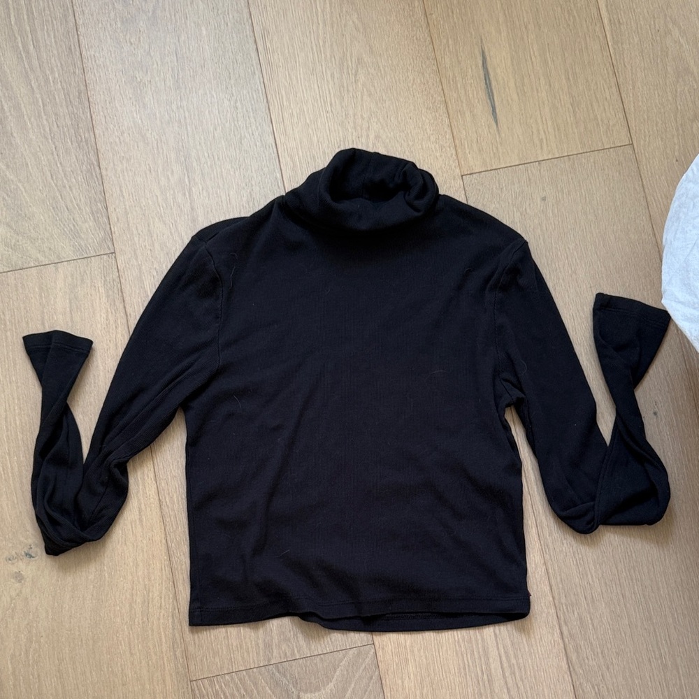 Levi’s Charcoal Turtleneck Long Sleeve Crop